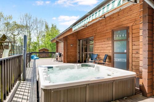 Beautiful And Family-Friendly Holiday Home For 9 People With A Spa Bath Near Grenaa Beach,
