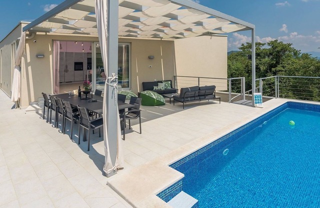 Beautiful and modern villa with pool for 9 people near Motovun