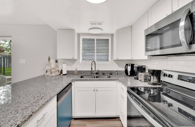 Beautiful and Private SLC Townhome- perfect location!