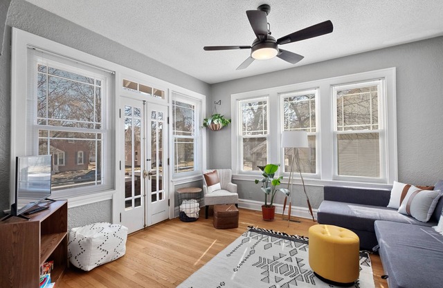 Beautiful and Spacious Family Home Near OldTown with Theater