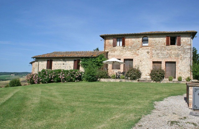 Beautiful apartment for 4 people with pool, WIFI, patio, panoramic view and parking, close to Si.