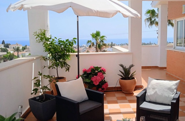 Beautiful apartment with sea view, pool and golf course