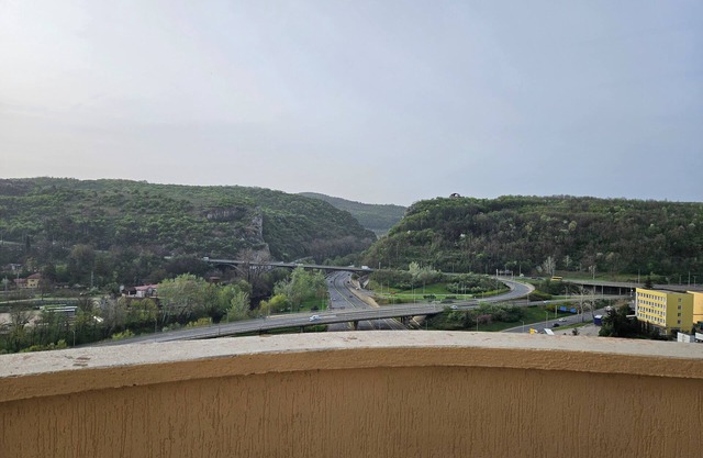 Beautiful apartment with a big balcony and a great mountain view.