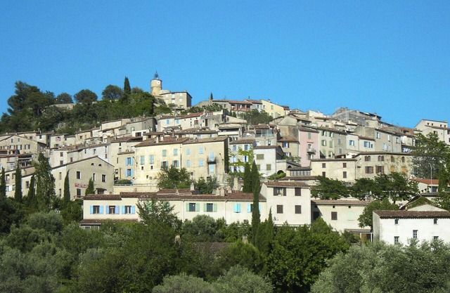 Beautiful apartment in villa for 6 guests with pool, WIFI, A/C, TV, patio and pets allowed
