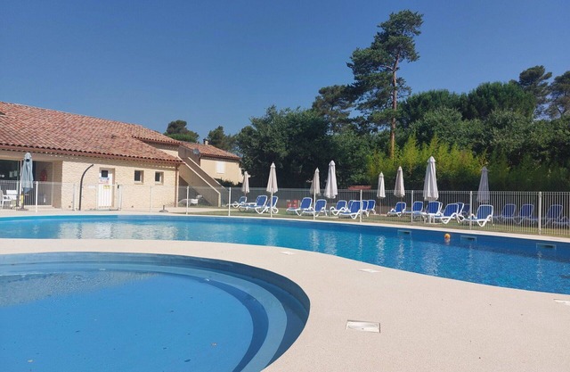 Beautiful apartment for 6 guests with pool, WIFI, TV and terrace