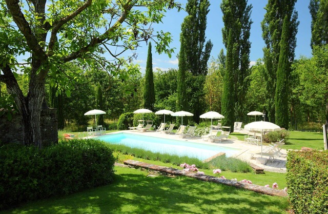 Beautiful apartment in villa for 4 people with pool, WIFI, TV and patio