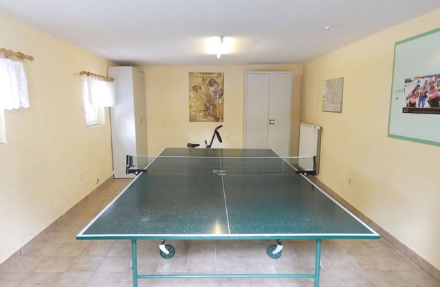 Beautiful apartment in villa for 4 guests with WIFI, TV and patio