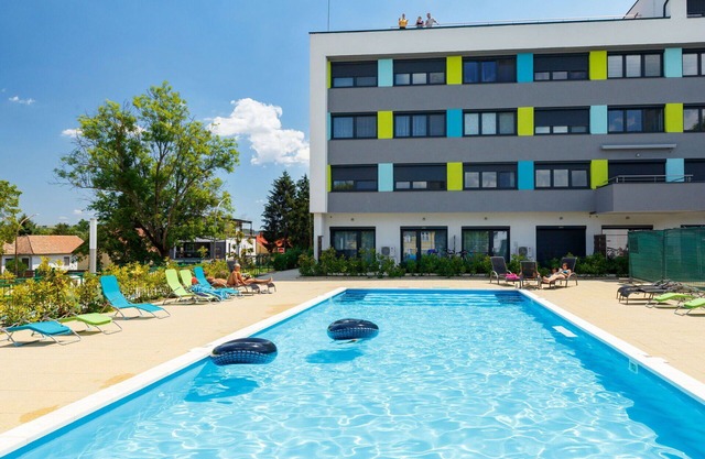 Beautiful apartment for 4 guests with A/C, WIFI, pool, TV and terrace