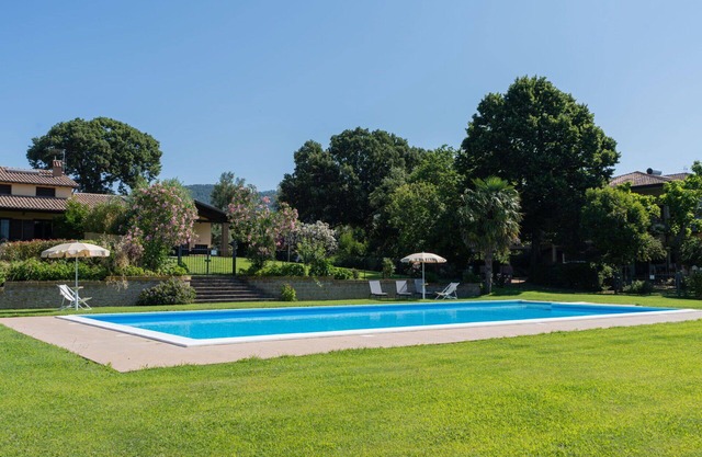 Beautiful apartment in villa for 6 guests with pool, WIFI, TV and terrace