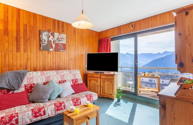 Beautiful apartment for 4 guests with WIFI, TV, balcony and parking