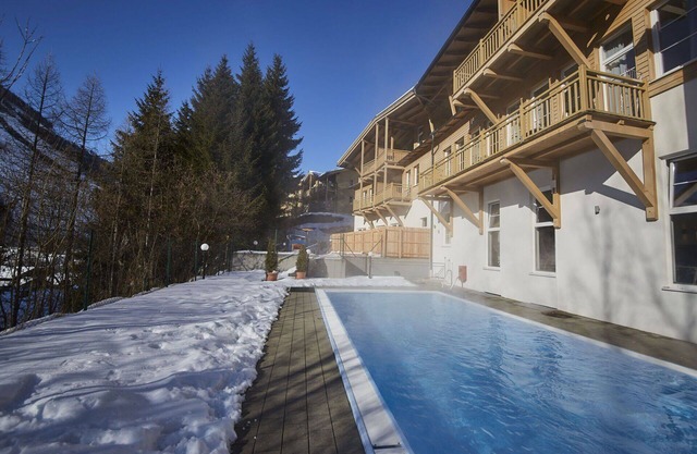 Beautiful apartment for 8 people with WIFI, pool, TV, balcony and pets allowed