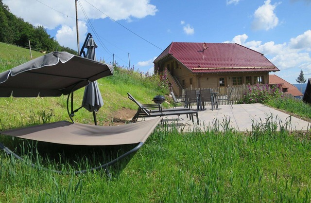 Beautiful apartment for 4 guests with WIFI, TV, patio and pets allowed