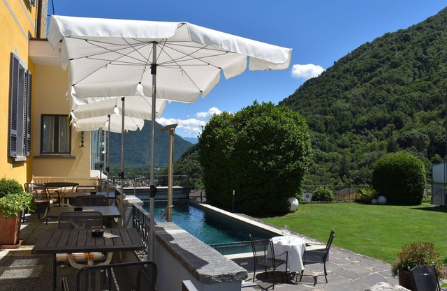 Beautiful apartment for 2 people with WIFI, pool, TV, patio, pets allowed and panoramic view