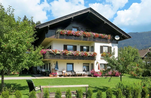 Beautiful apartment for 4 guests with WIFI, TV and balcony