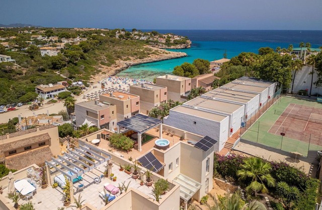 Beautiful apartment for 6 people with A/C, pool, hot tub, TV and terrace