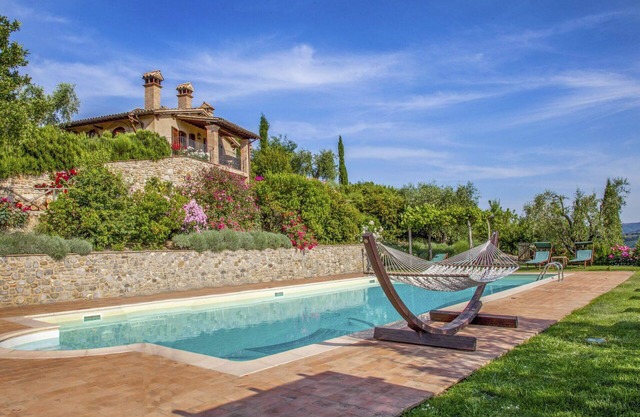 Beautiful apartment for 6 people with pool, WIFI, TV, patio, pets allowed and panoramic view