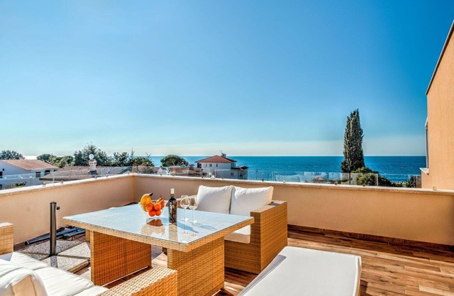 Beautiful apartment for 6 guests with A/C, WIFI, TV, terrace and parking