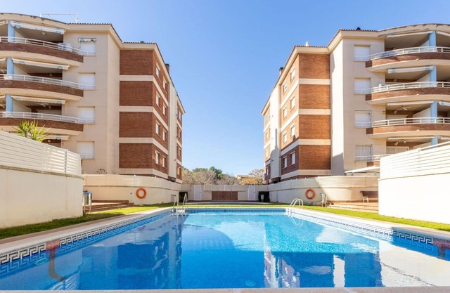 Beautiful apartment for 6 guests with pool, WIFI, TV, terrace and parking