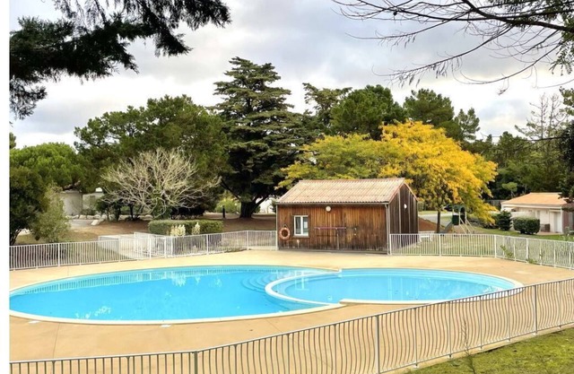 Beautiful apartment for 2 guests with WIFI, A/C, pool, terrace, pets allowed and parking