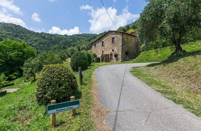 Beautiful apartment for 6 people with WIFI, pool, TV, patio and pets allowed