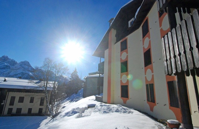 Beautiful apartment for 5 guests with WIFI, TV, balcony, pets allowed and parking