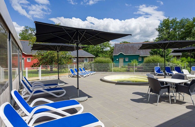 Beautiful apartment in villa for 6 people with pool, internet, TV, terrace, pets allowed and par.