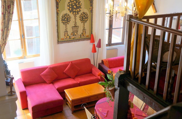 Beautiful apartment in historic residence in the heart of Roman Languedoc