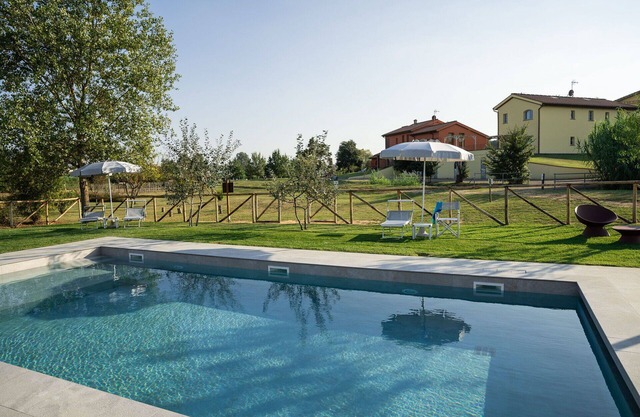 Beautiful apartment in villa for 4 people with WIFI, A/C, pool, TV and parking