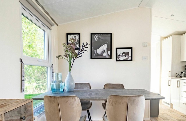 Beautiful apartment in villa for 4 guests with WIFI, TV, terrace and parking
