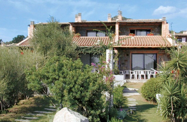 Beautiful apartment in villa for 6 people with A/C, TV, terrace, pets allowed and parking