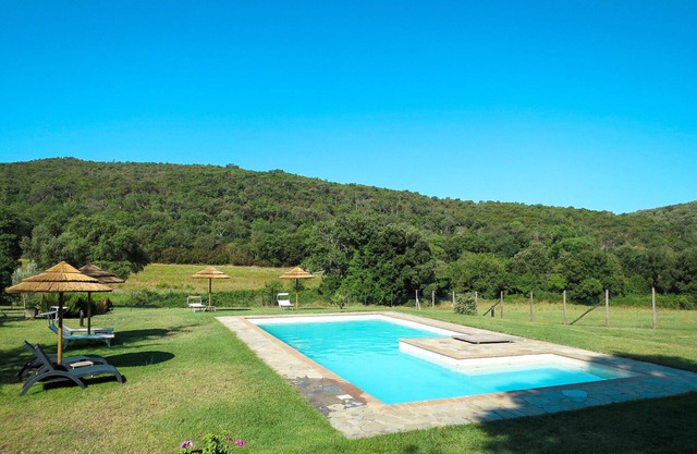 Beautiful apartment in villa with pool, WIFI, TV, patio, pets allowed and panoramic view