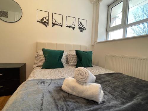 Beautiful Apartment Near Waterloo! - Sleeps 6