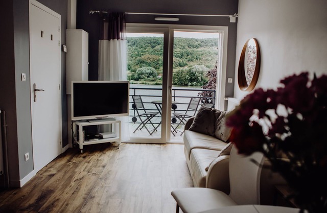 Beautiful apartment on the banks of the Seine at Vernon Giverny sleeps 4