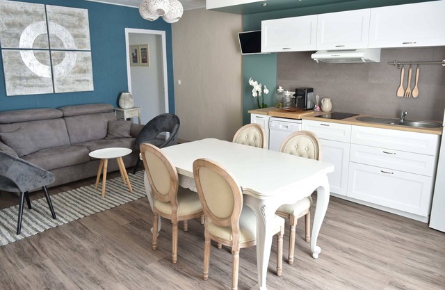 Beautiful apartment T3, private parking "Au logis de Pézenas".