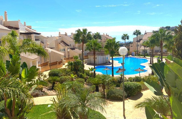Beautiful apartment with pools, playground and paddle tennis - Family friendly and near Vithas Hospital - Free parking in garage