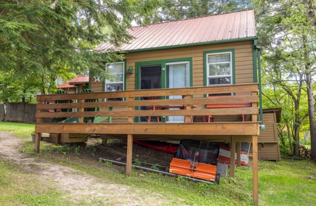 Beautiful Artisan Crafted House Just Steps Away from the Beautiful 4th Lake!