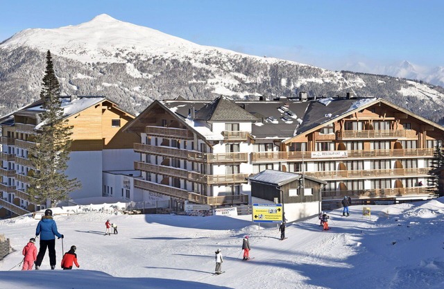 Beautiful apartment for 4 people with pool, WIFI, balcony, pets allowed and panoramic view