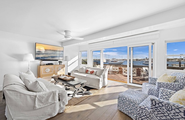 Beautiful Balboa Island Bayfront Beach House