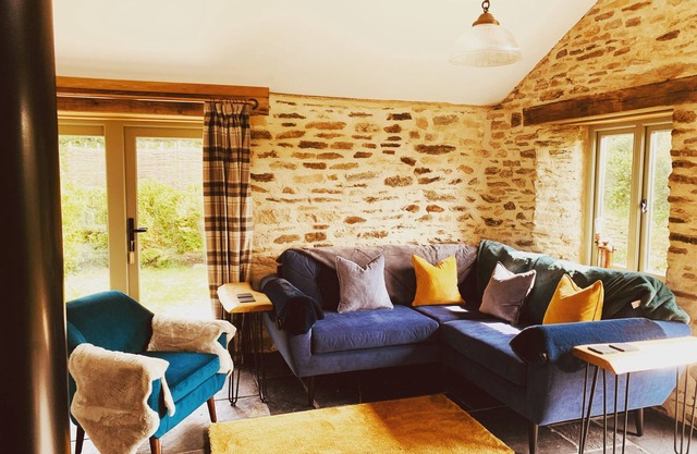 Beautiful Barn on farm in Tamar Valley, Devon. EV charging included