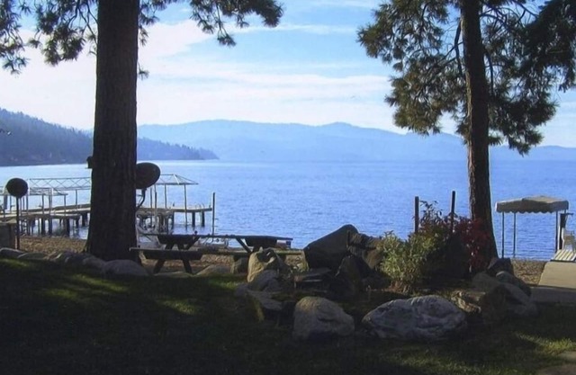 Beautiful Beach Cottage, just steps to the Beach - Lake CDA-Driftwood Bay