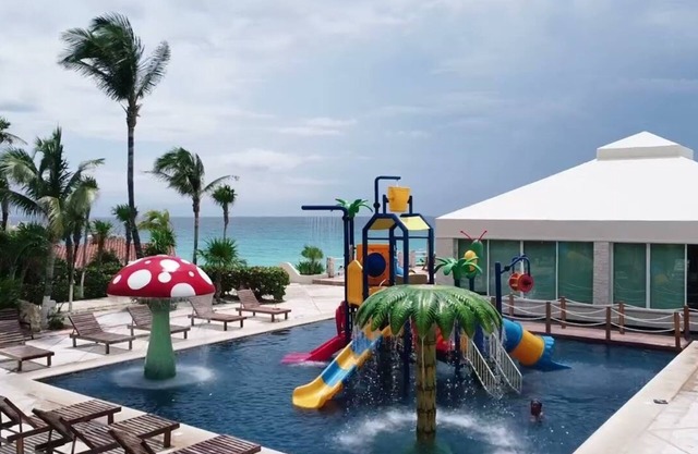 Beautiful beachfront apartment with access to the hotel's facilities