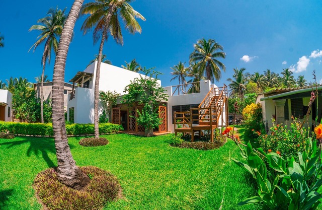 Beautiful Beachfront house, ideal for big families