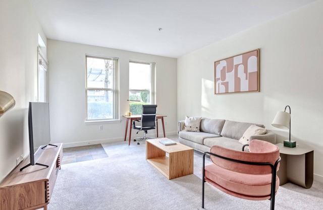 Beautiful Bellevue 1BR w/Bike Storage & W/D, near coffee, by Blueground