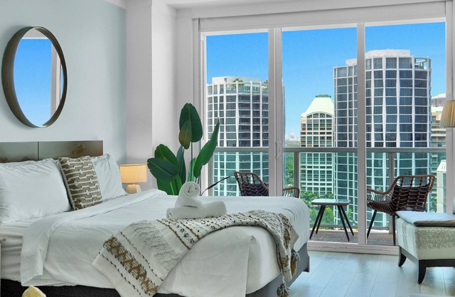 Beautiful Blue Gold Studio Ocean View
