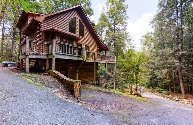 Beautiful Blue Ridge escape w/a game room, private hot tub, & furnished decks
