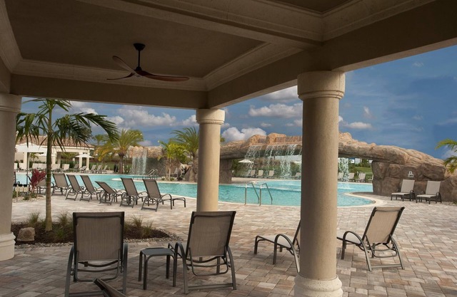 Beautiful brand new 1st Floor 2/bed, 2/bath with golf & lake view