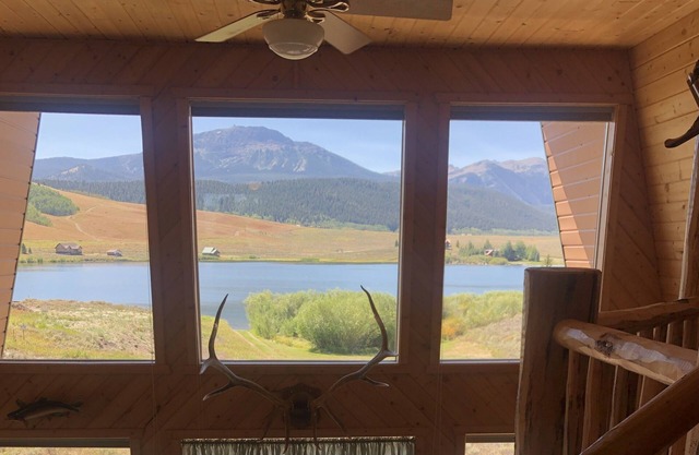 Beautiful cabin on Henry’s Lake with great views and close to Yellowstone