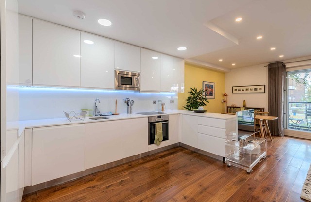 Beautiful Canal-side Flat in Hackney