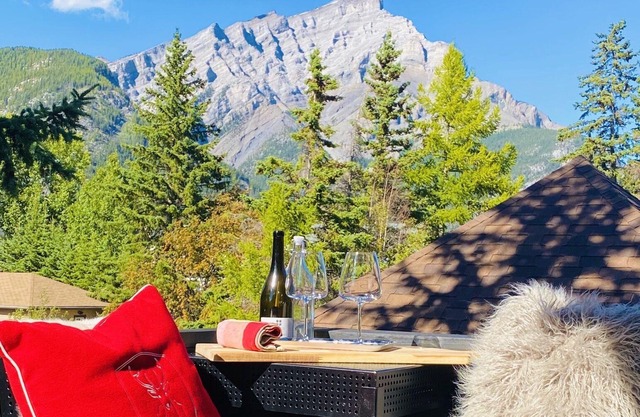 Beautiful Chalet with Unbeatable Location in Banff