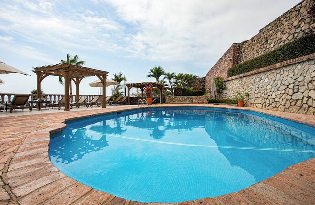 Beautiful & charming Hacienda style Villa Celeste